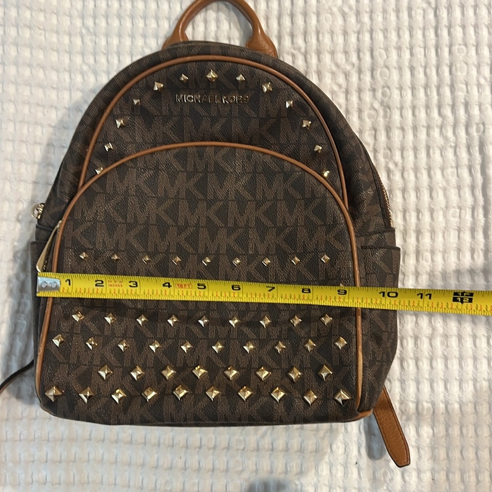 🛍️ Michael Kors Backpack - Picture 11 of 13